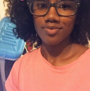 Meet your Posher, Kayla